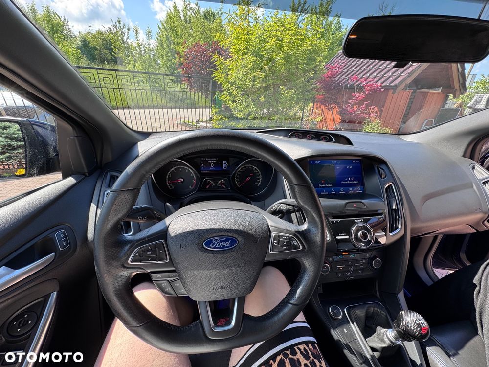 Ford Focus 2.0 EcoBoost ST - 15
