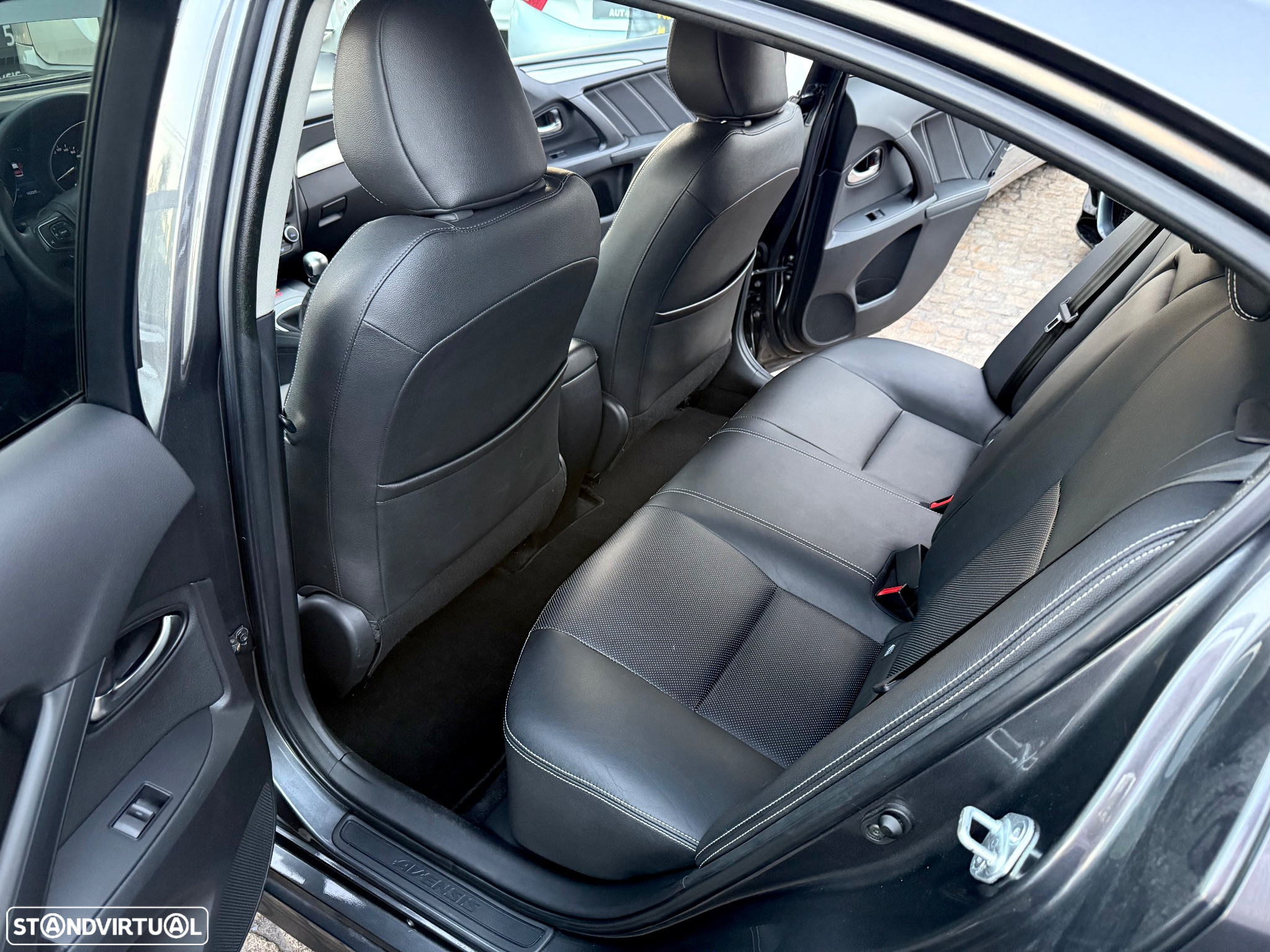 Toyota Avensis SD 1.6 D-4D Luxury+GPS - 33