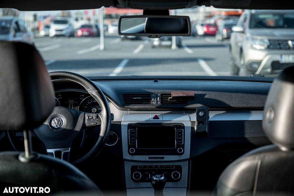 Volkswagen Passat 1.6 TDI DPF BlueMotion Technology Highline - 26