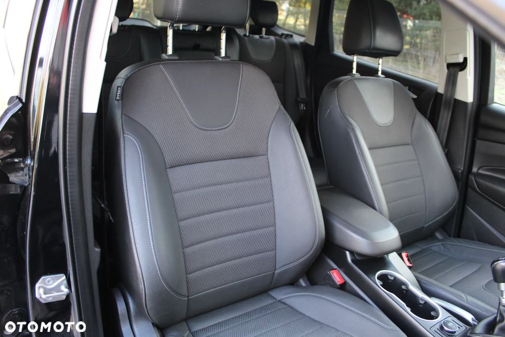 Ford Kuga 2.0 TDCi 2x4 Titanium - 26