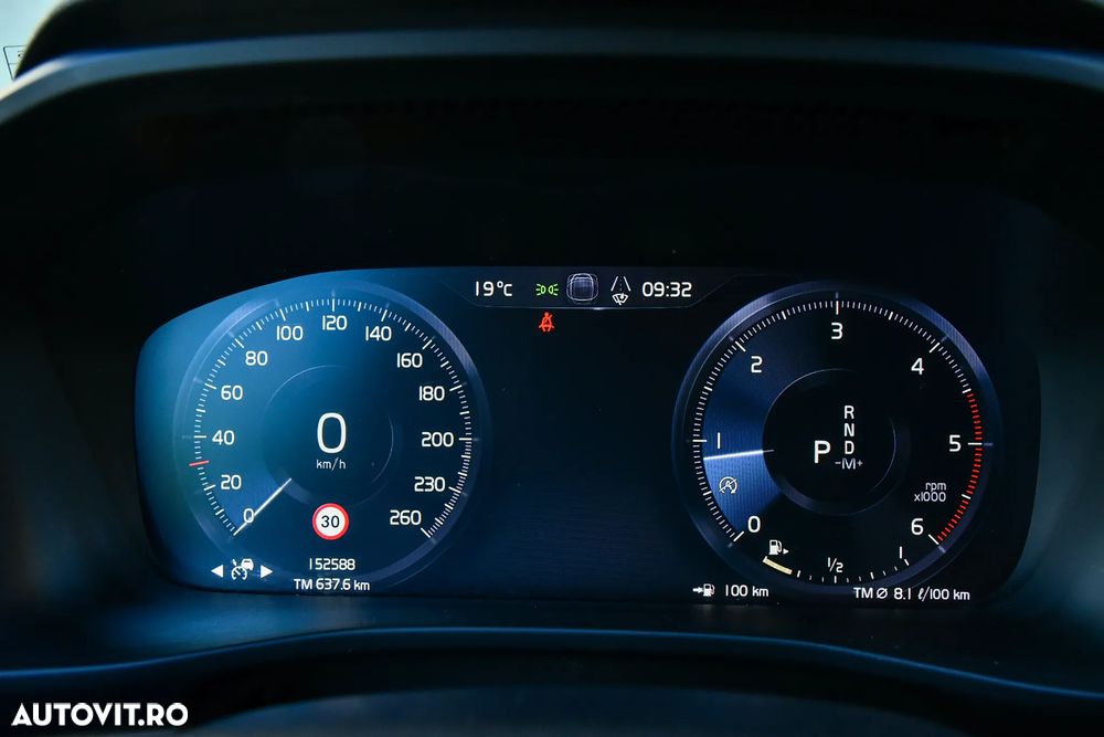 Volvo XC 40 D4 AWD Geartronic R-Design - 11