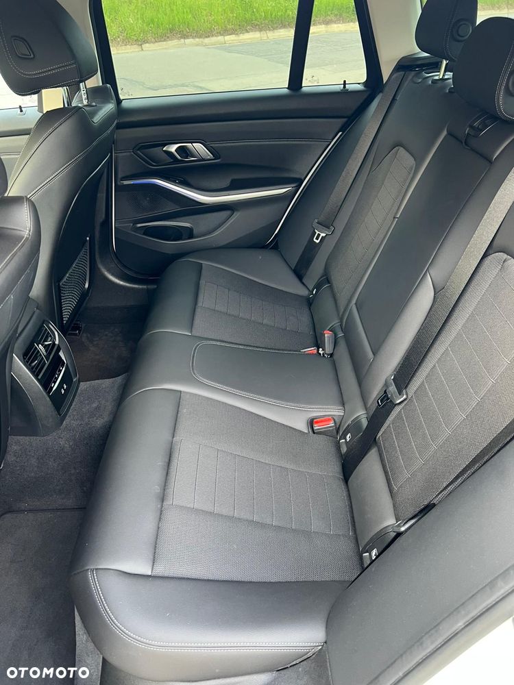 BMW Seria 3 320d mHEV - 16