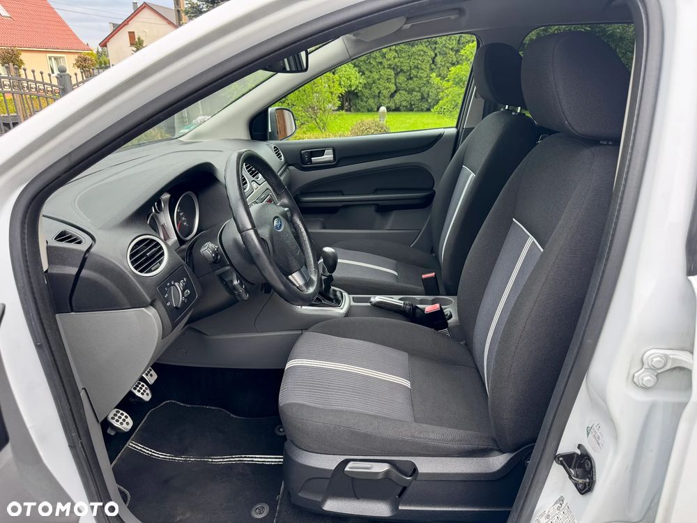 Ford Focus 1.6 16V Style - 30