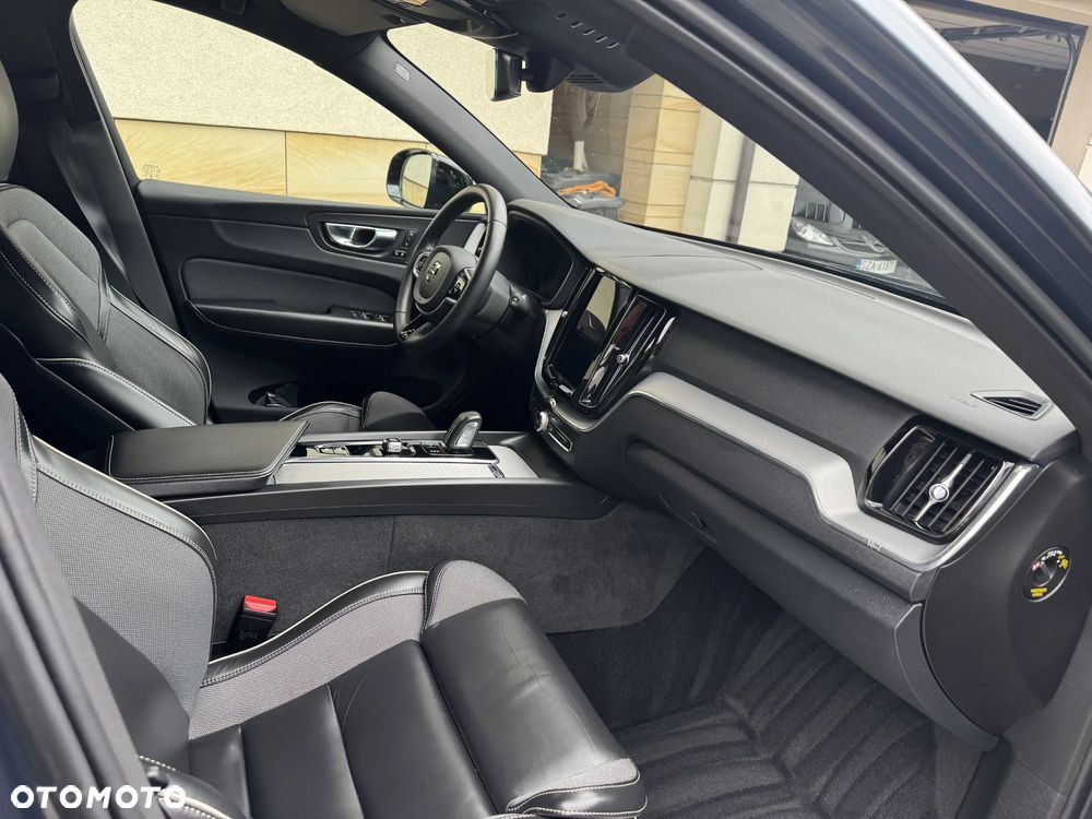 Volvo XC 60 B4 D AWD Plus Dark - 23