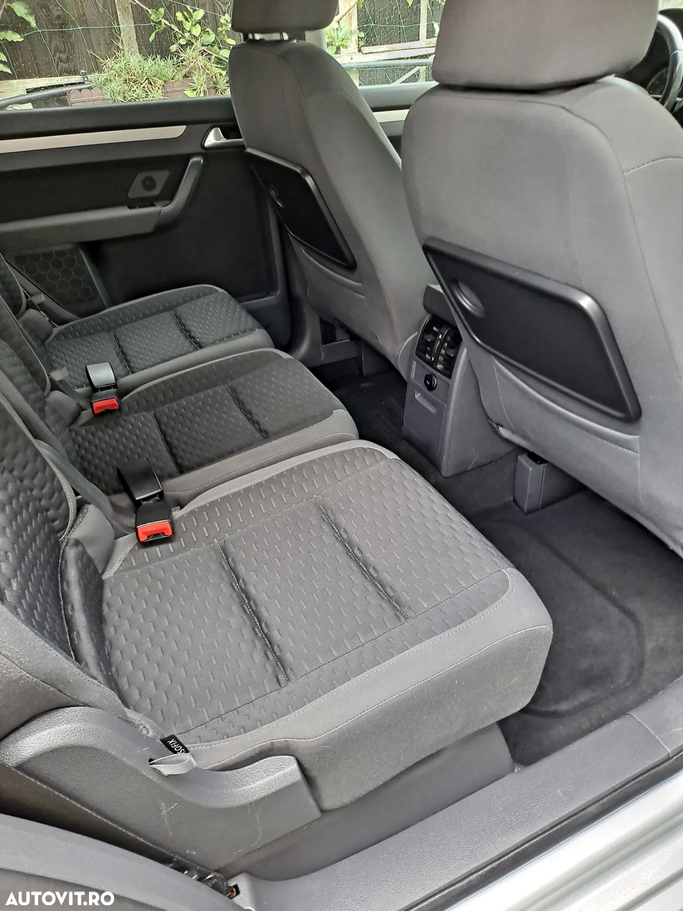 Volkswagen Touran - 12