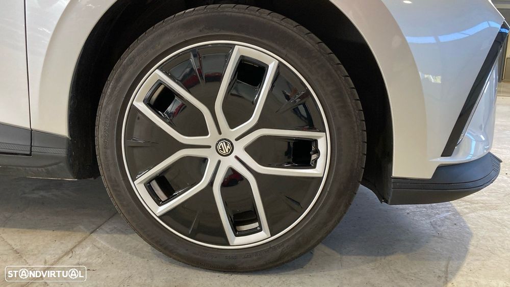 MG MG4 64 kWh Luxury - 11