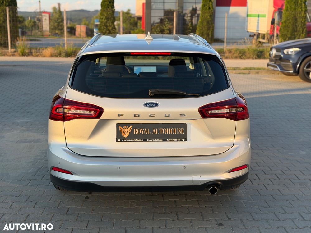 FORD Focus 2023 — imagine 10