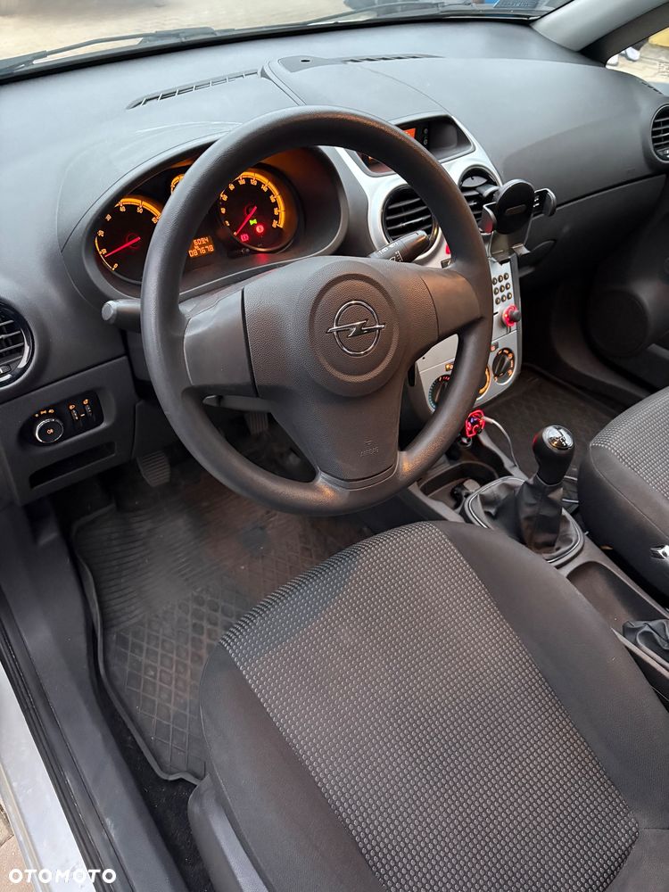 Opel Corsa 1.2 16V Essentia - 6