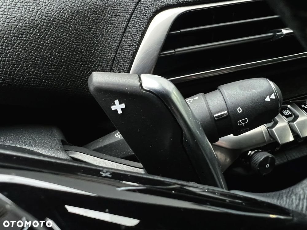 Peugeot 5008 1.6 PureTech Allure S&S EAT8 - 27