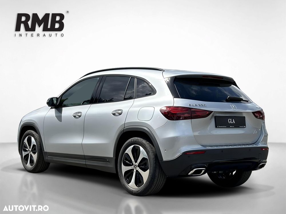 Mercedes-Benz GLA 220 4MATIC MHEV - 4