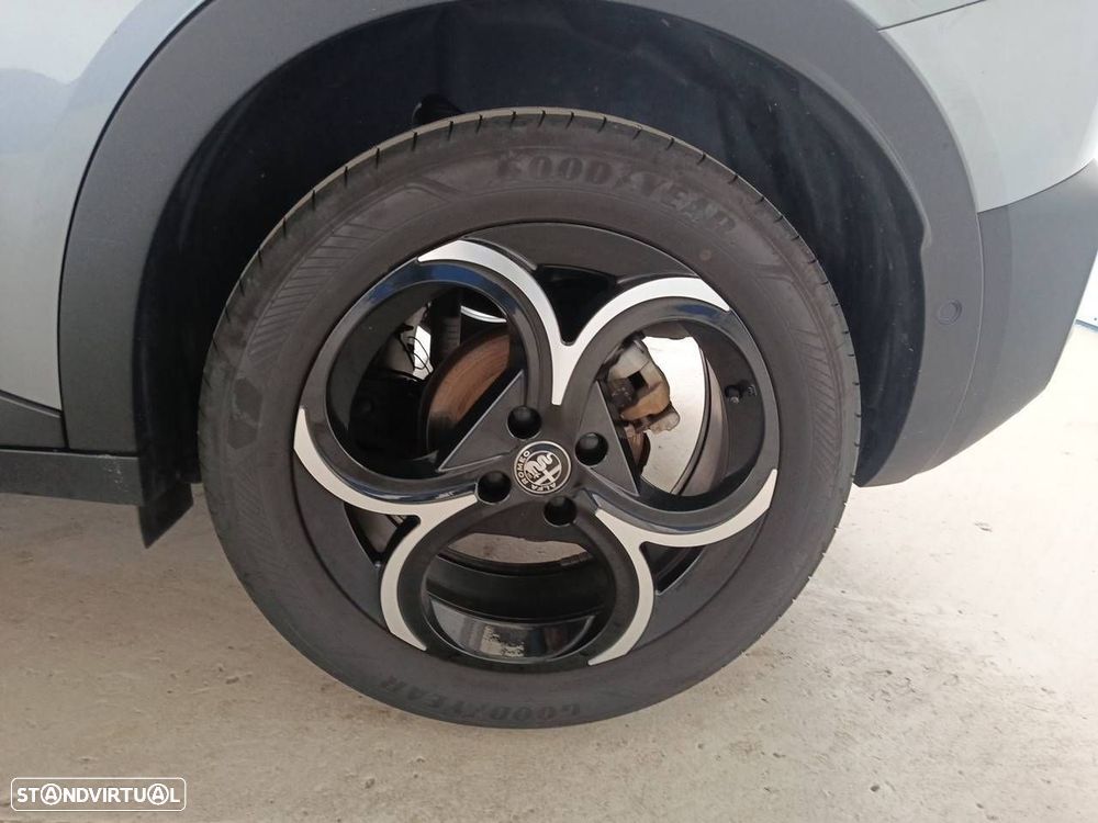 Alfa Romeo Junior 1.2 Speciale eDCT6 - 11