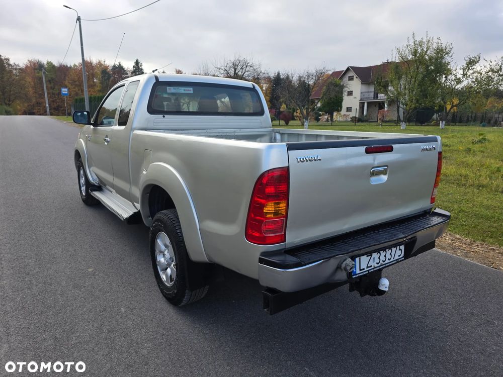 Toyota Hilux - 25