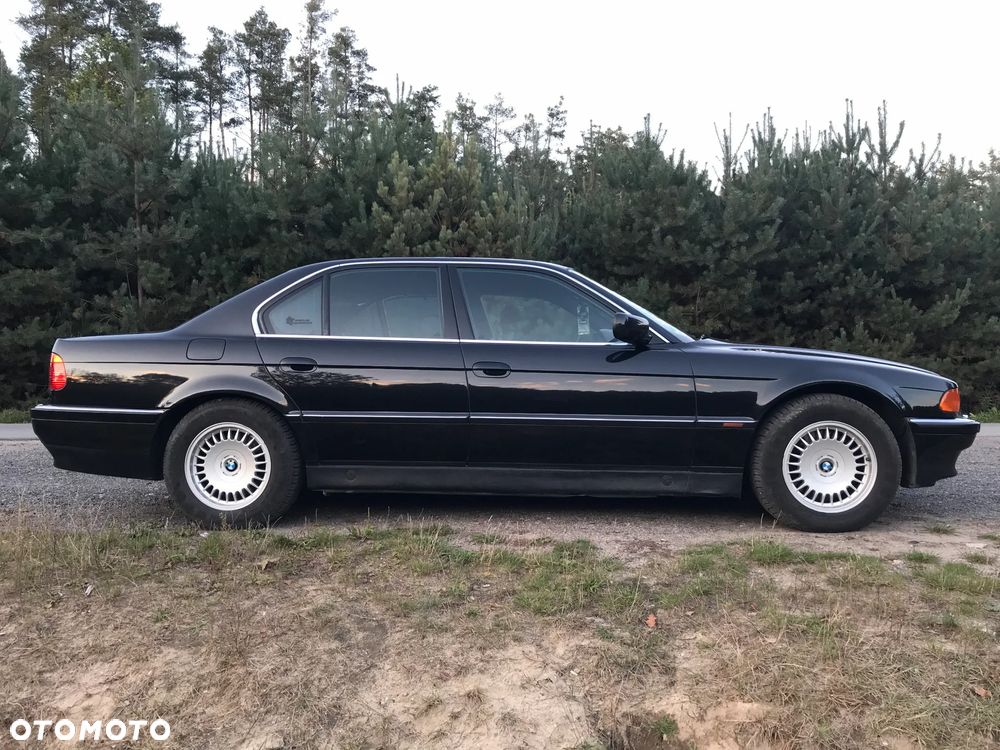 BMW Seria 7 750i - 6