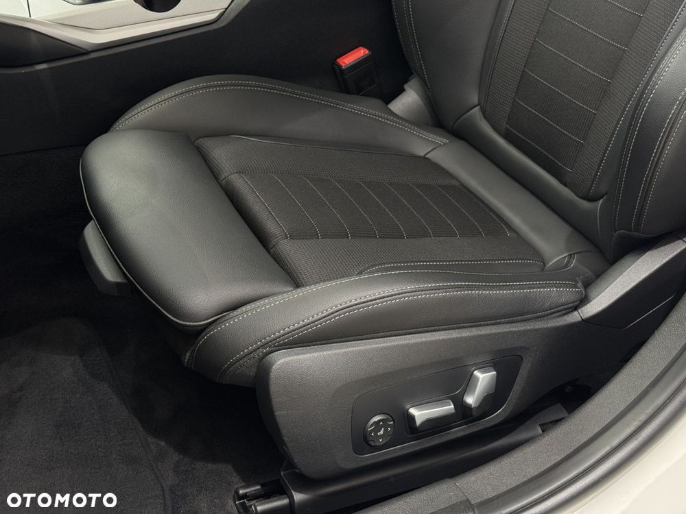 BMW Seria 3 320d xDrive MHEV Advantage - 11