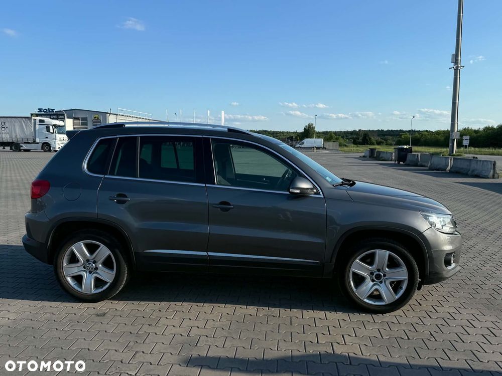 Volkswagen Tiguan - 1