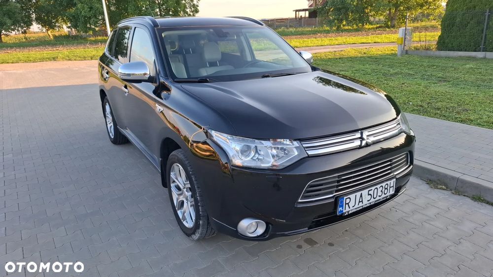 Mitsubishi Outlander - 1