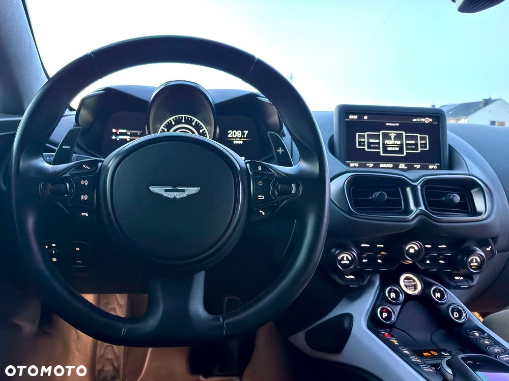 Aston Martin Vantage - 34