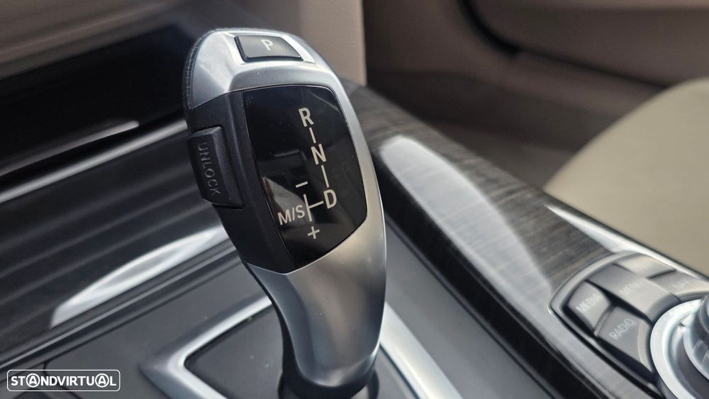 BMW 320 d Auto Line Luxury - 24