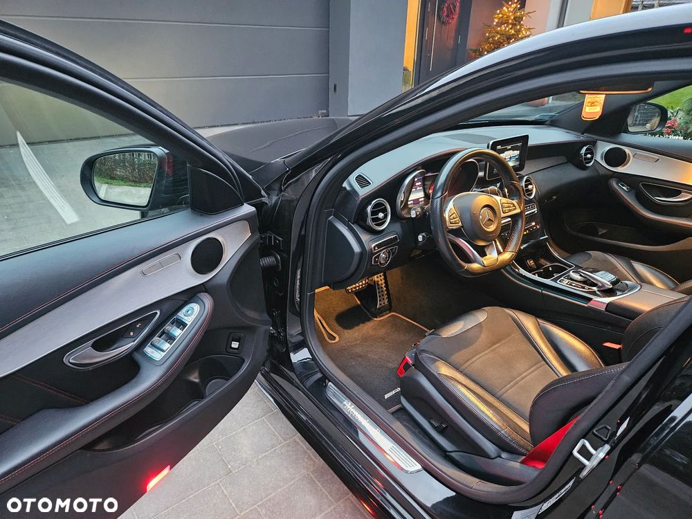 Mercedes-Benz Klasa C 450 AMG 4-Matic 7G-TRONIC - 23