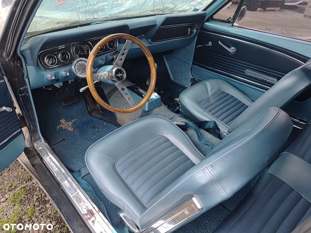 Ford Mustang - 32