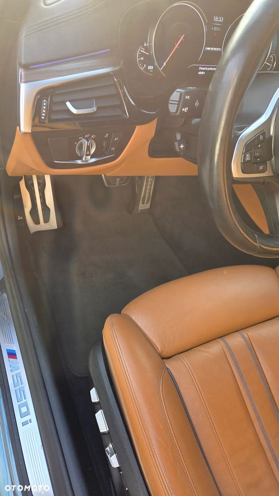 BMW Seria 5 M550i xDrive - 19