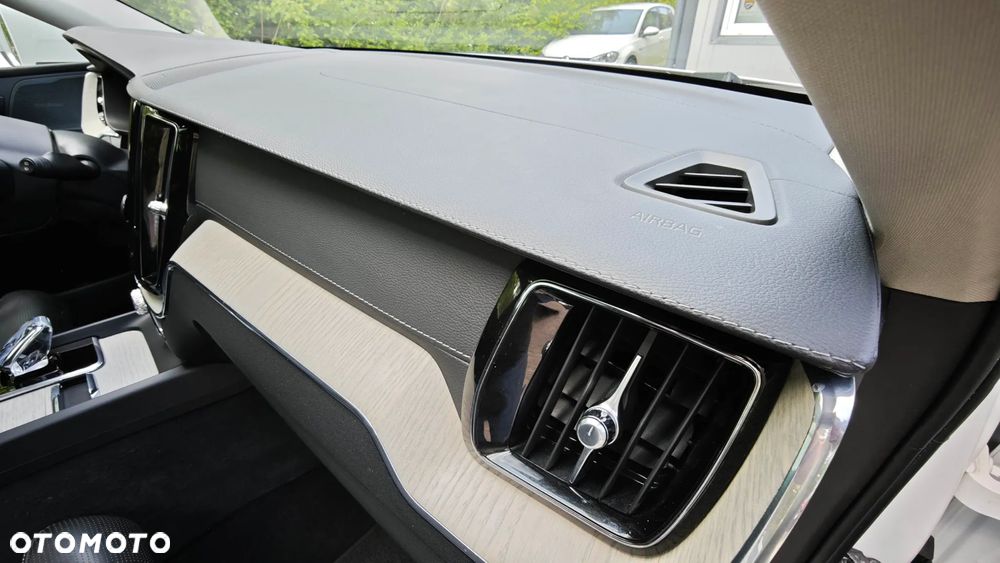 Volvo XC 60 B4 D AWD Inscription - 18