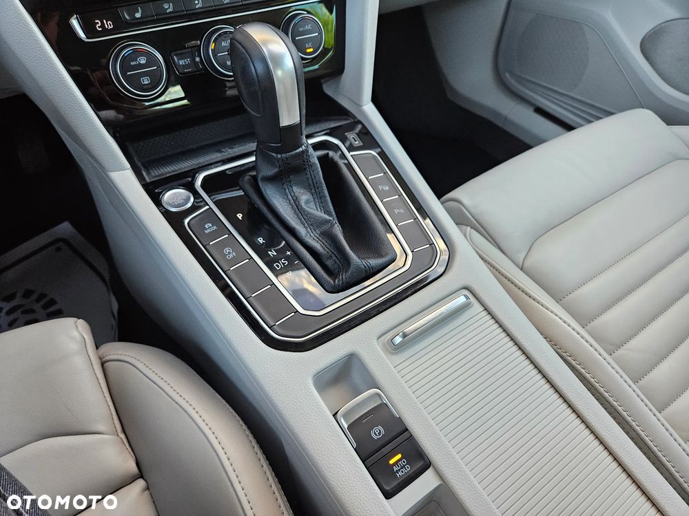 Volkswagen Passat 2.0 TDI EVO Elegance DSG - 22
