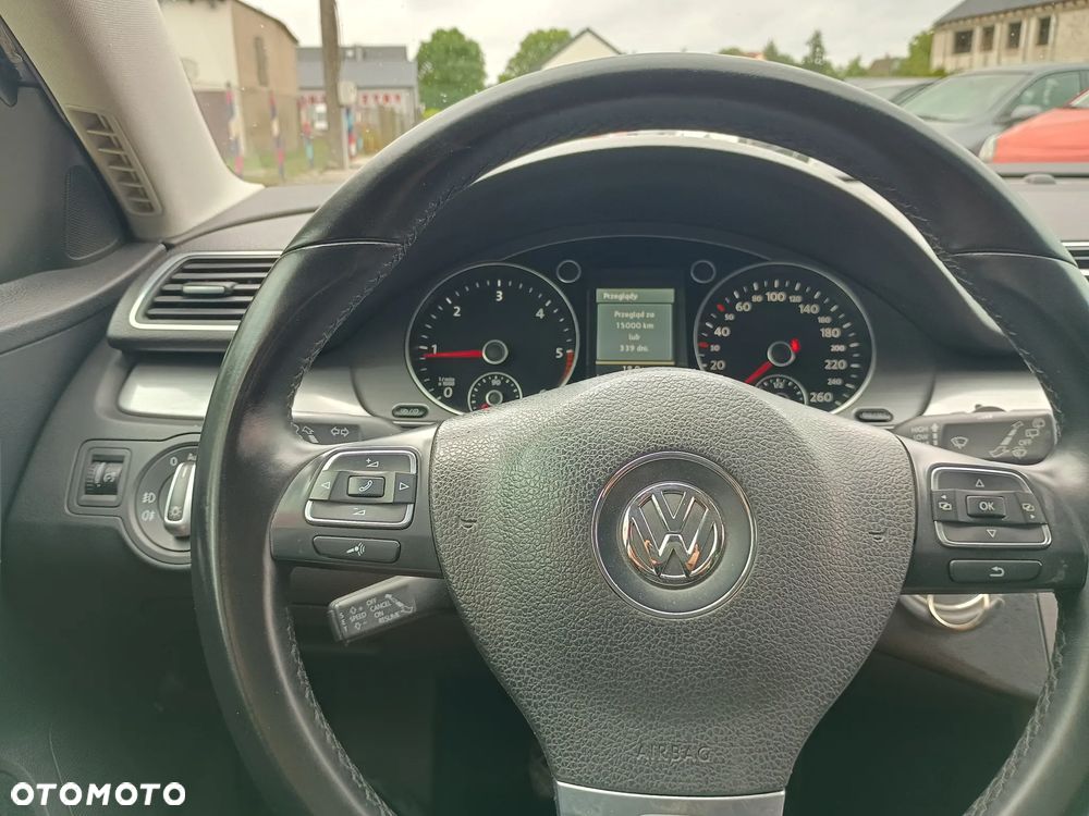Volkswagen Passat 2.0 Blue TDI SCR Trendline - 15