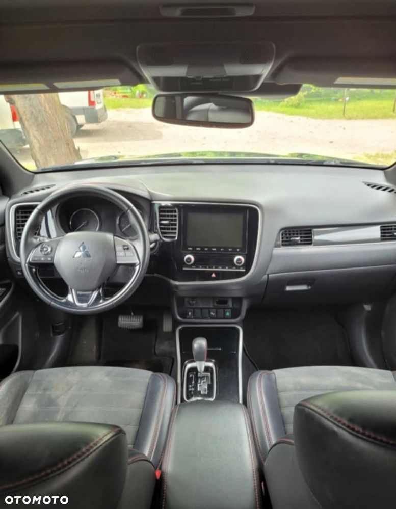 Mitsubishi Outlander - 10