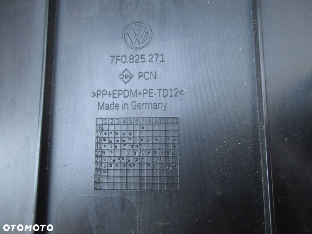 osłony tylnych lamp do belki vw t5 t6 7f0825271 komplet l+p 7f0825271 - 4