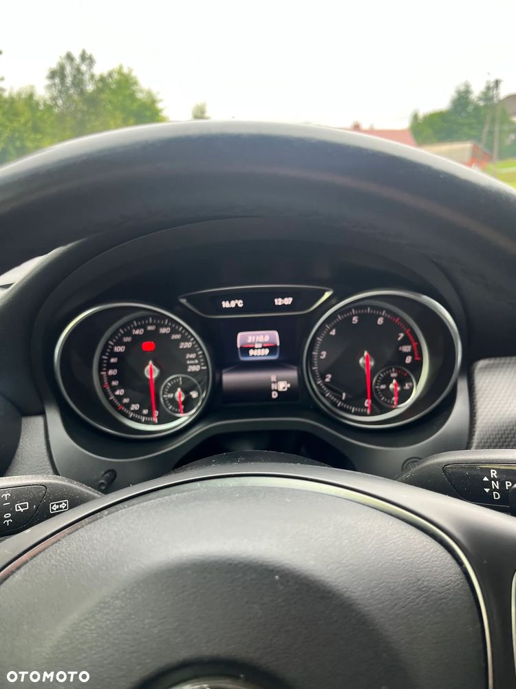 Mercedes-Benz GLA 200 7G-DCT - 11