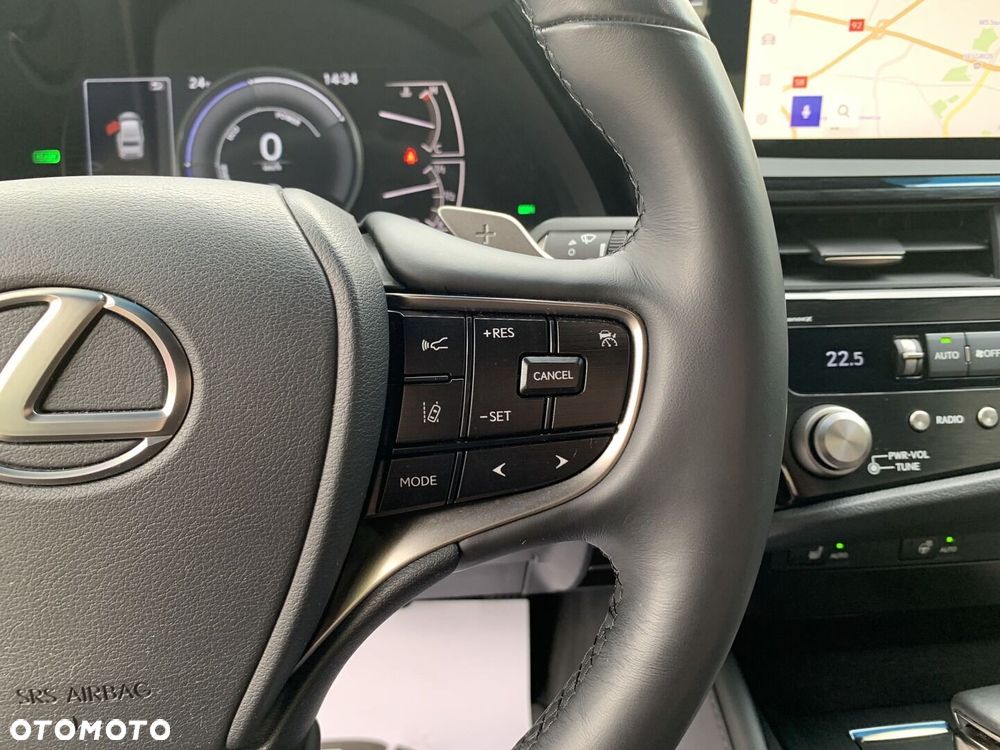 Lexus ES 300h Business Edition - 13