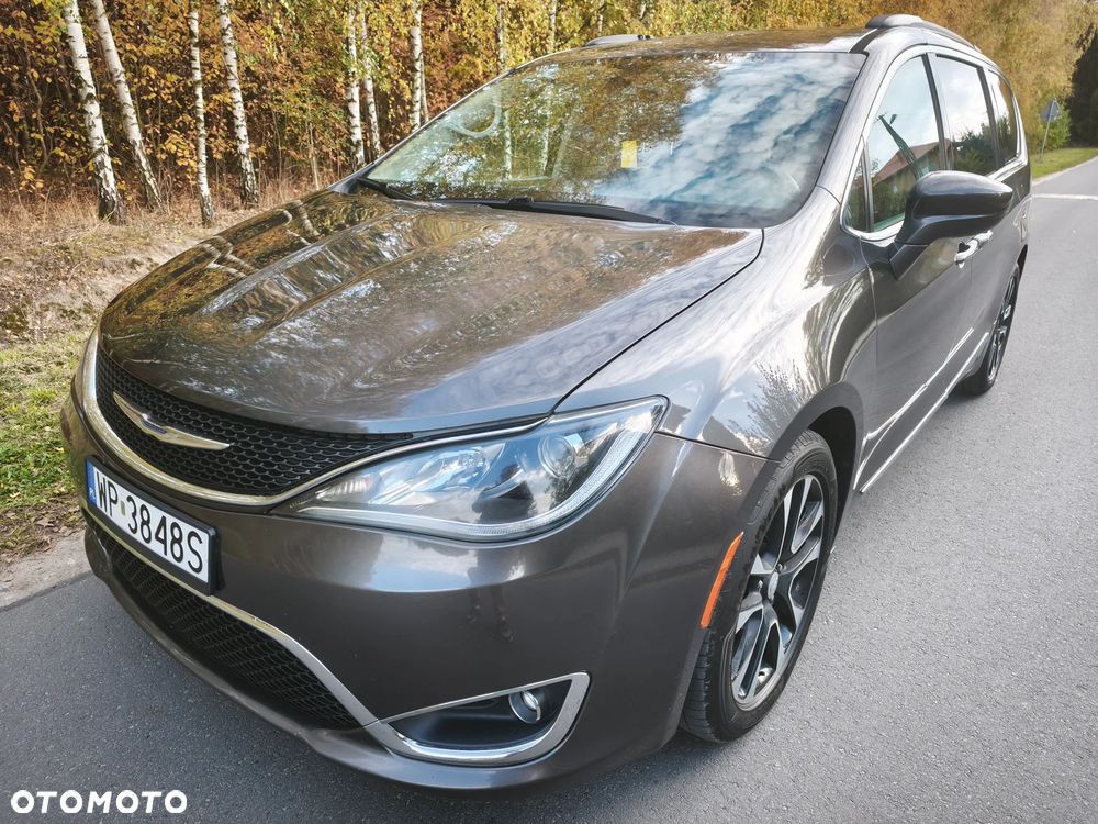Chrysler Pacifica - 11