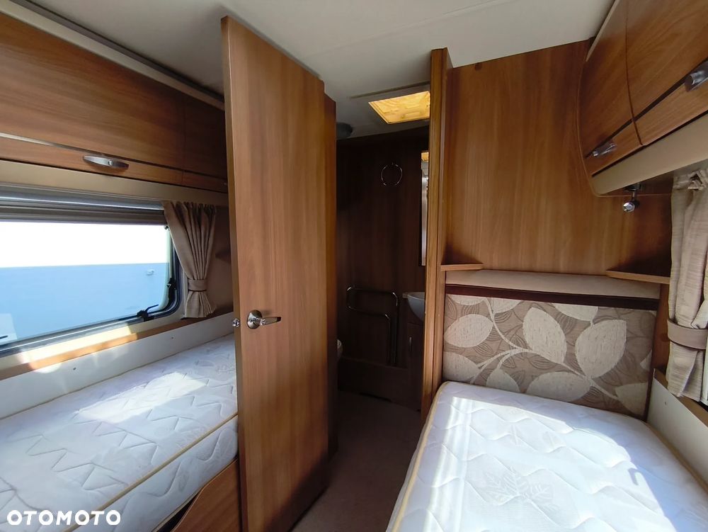 SWIFT CONQUEROR 565 - 34