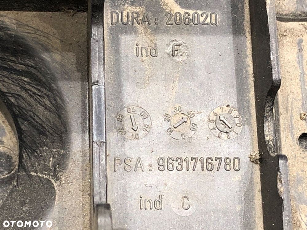 LEWAREK - PODNOŚNIK - 59.00 PLN - AIXAM CROSSLINE 2012 - 2016 0.4 4 kW [5 KM] olej napędowy 2012 - - 5