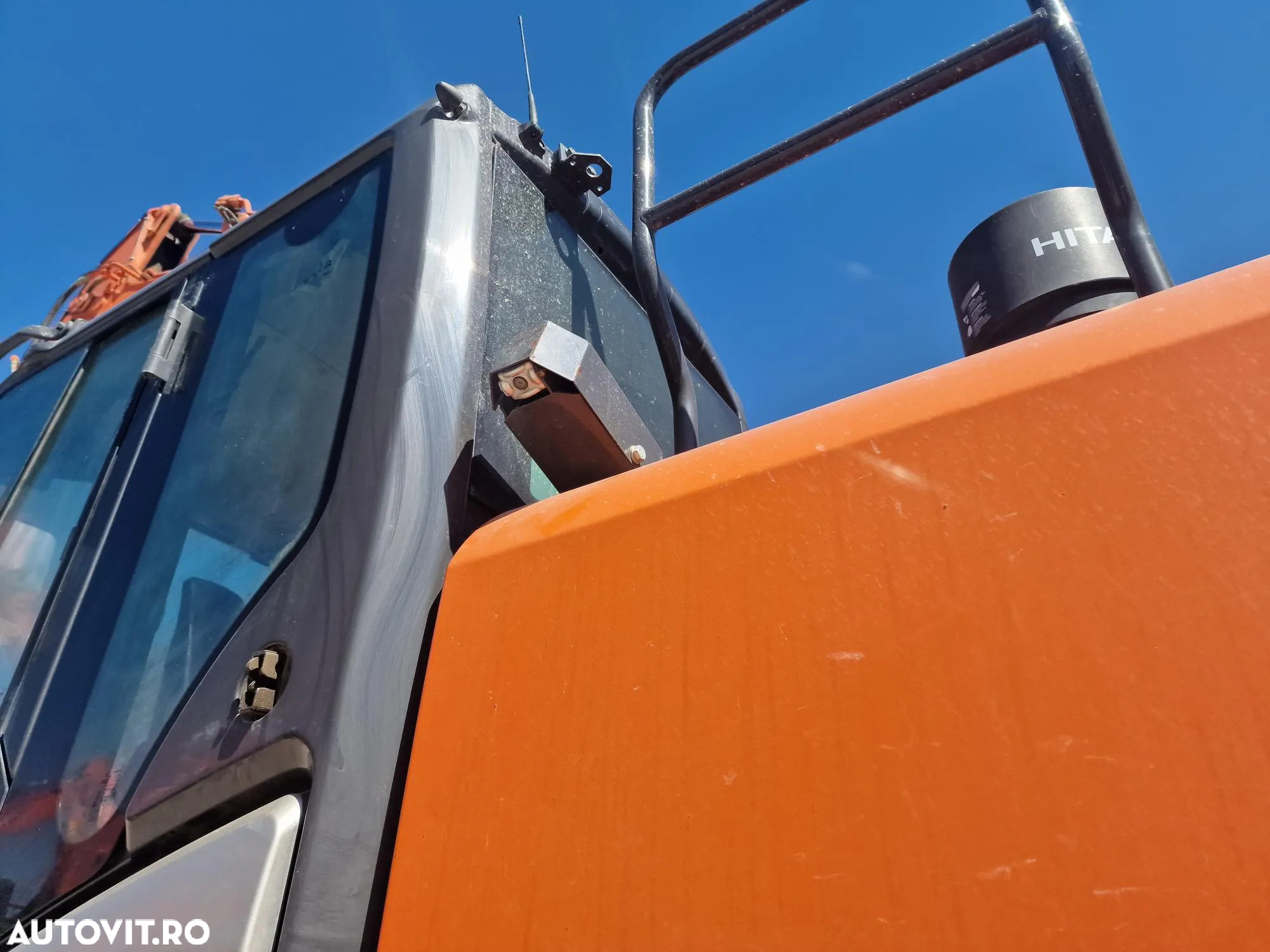 Hitachi ZX300, 32t, Cupa NOUA 1,8mc, 2018, 8.786h, Gresare automata, Inst picon, 3 pompe hidr HITACHI, Camera spate, Camere laterale, consum mediu 15l/h, Stare foarte buna, posibilitate leasing 3 ani-PROMOTIE 87.900 EUR+tva - 25