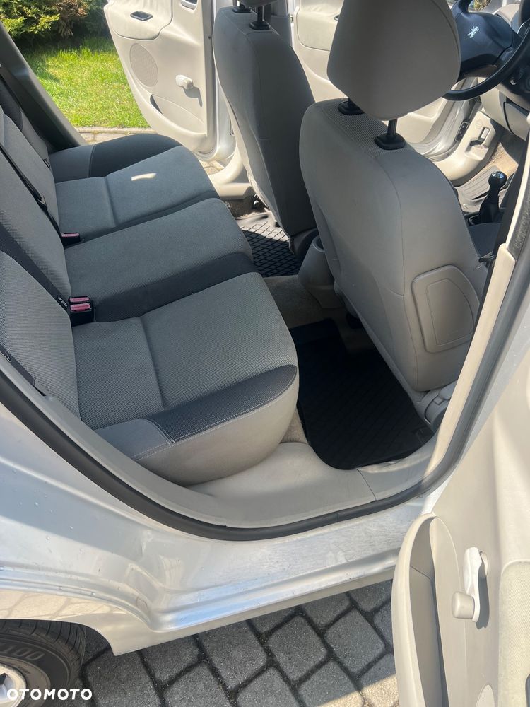 Peugeot 207 1.4 - 15