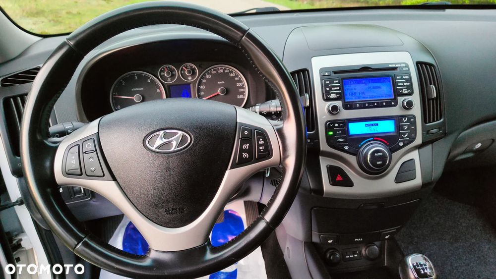 Hyundai i30 1.6 CRDi FIFA WM Edition - 24