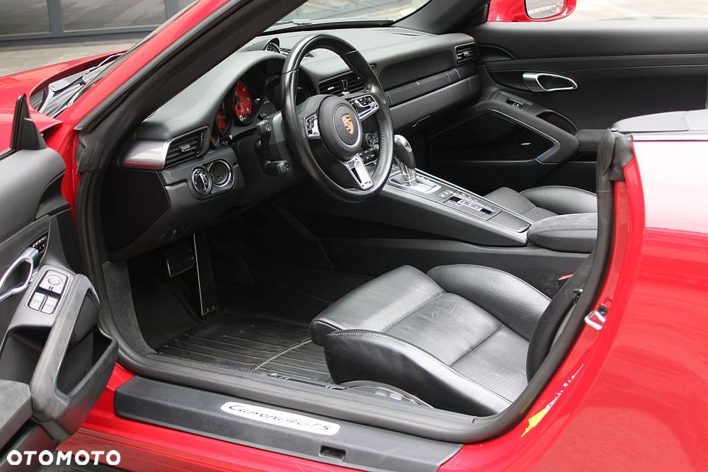 Porsche 911 Carrera 4 GTS PDK - 7