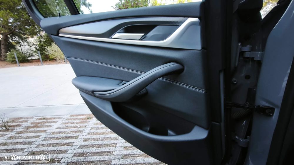 BMW 520 d Pack Desportivo M Auto - 32