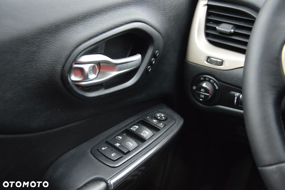 Jeep Cherokee 2.0 Multijet Sport - 26