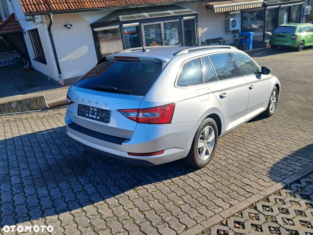 Skoda Superb 2.0 TDI SCR Ambition DSG - 3