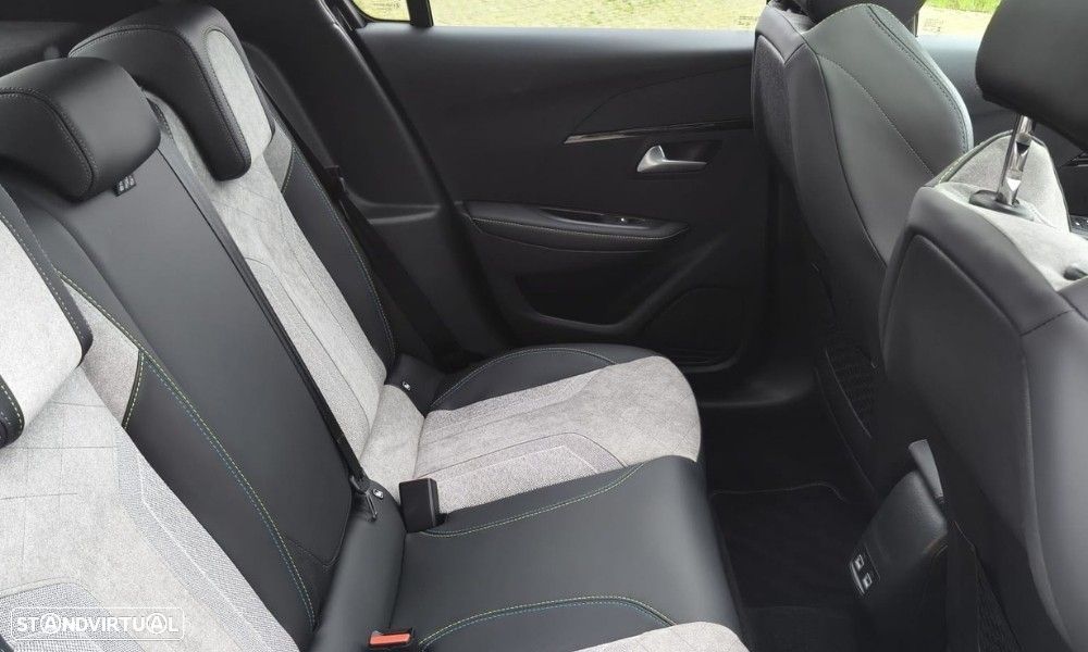 Peugeot e-208 50 kWh GT Pack - 11