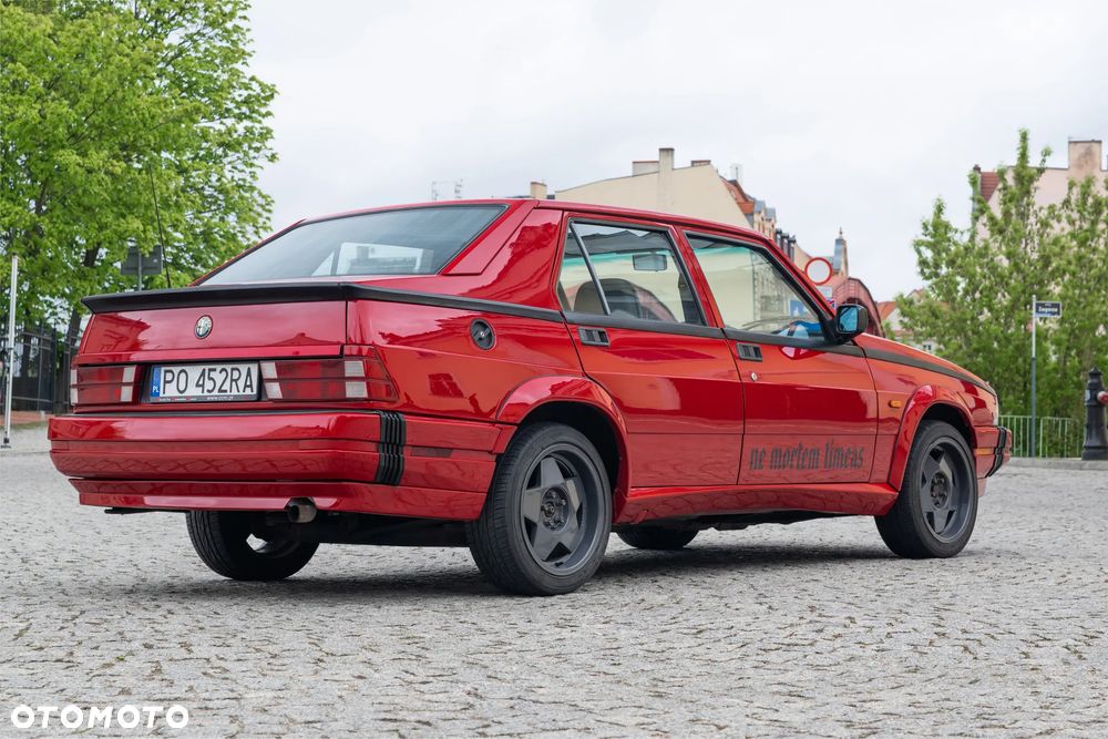 Alfa Romeo 75 - 2