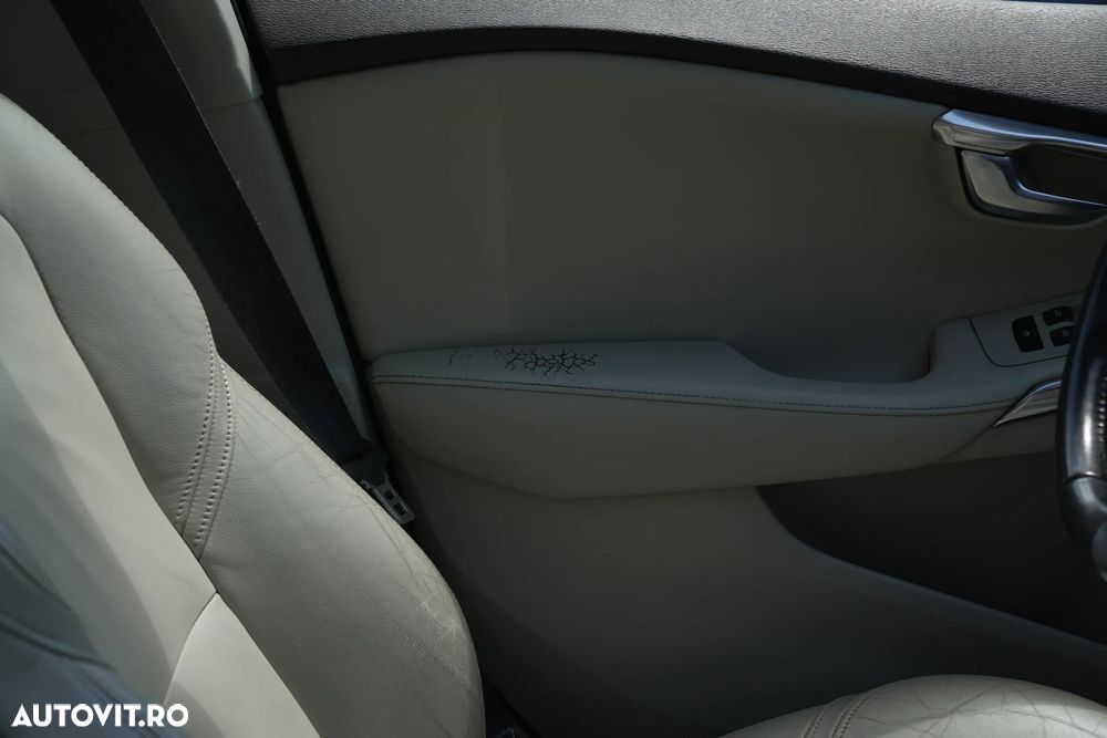 Volvo V40 D3 Summum - 15