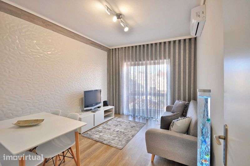 Arrenda-se T1 Mobilado e Equipado – Rua Miguel Bombarda, Porto