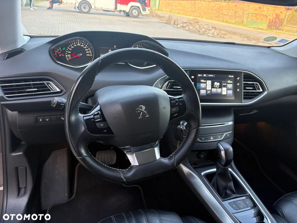 Peugeot 308 BlueHDi FAP 150 Stop&Start Automatik Allure - 15