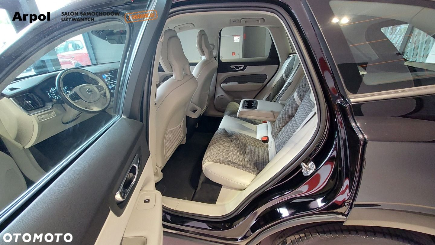 Volvo XC 60 T5 AWD Momentum - 24