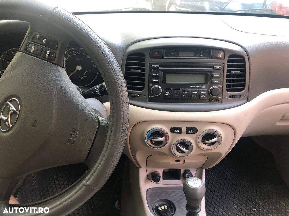 Dezmembrez Hyundai Accent 3 1,5 CRDI 2007 verde - 3
