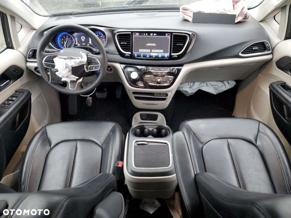 Chrysler Pacifica - 8